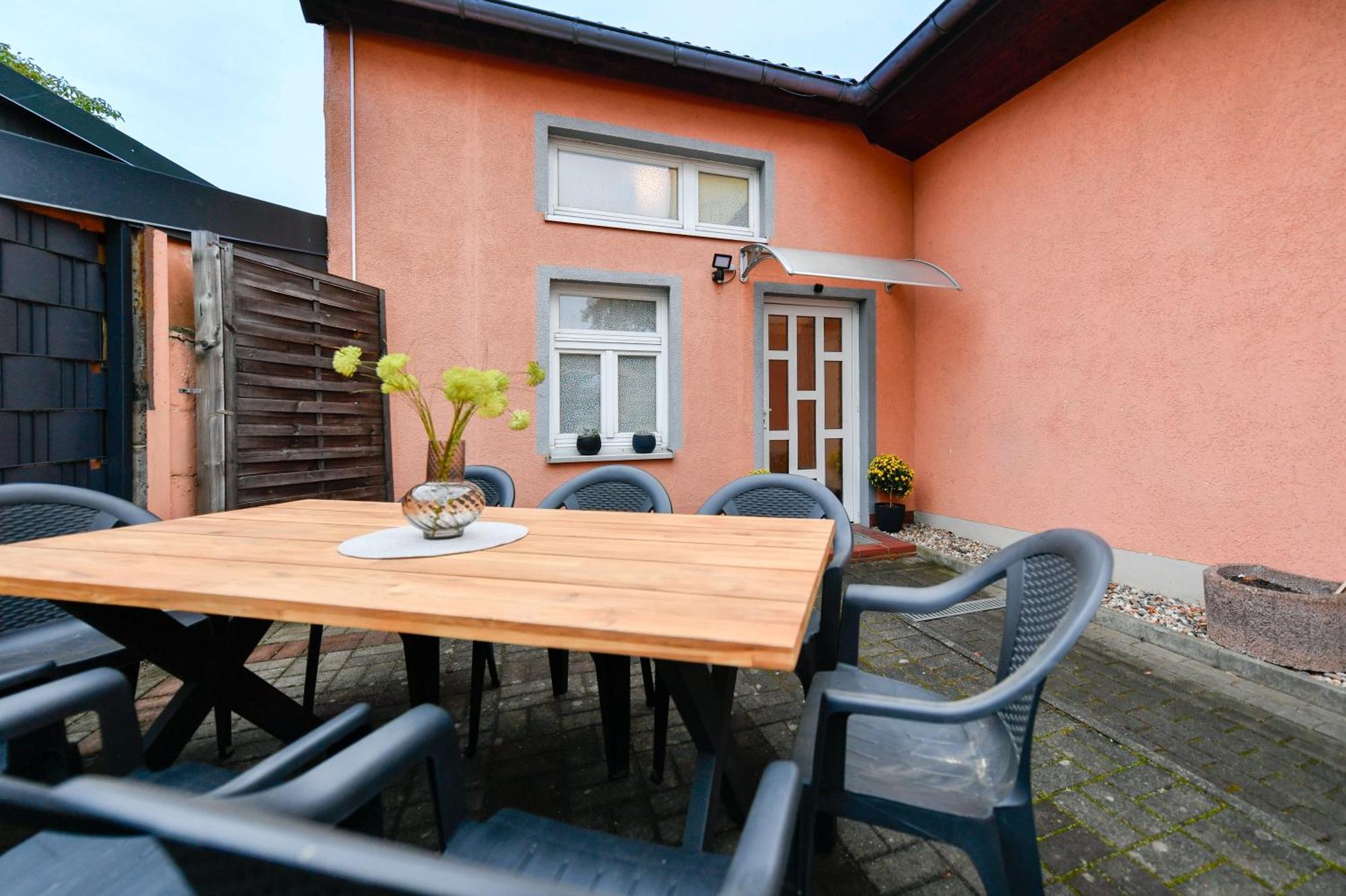 Grosses Spree Apartment, 3 Schlafzimmer Bis 10 Personen, 4X Kfz Parkplatz, Terrasse, Waschtrockner, Wlan, Netflix Cottbus Exteriér fotografie